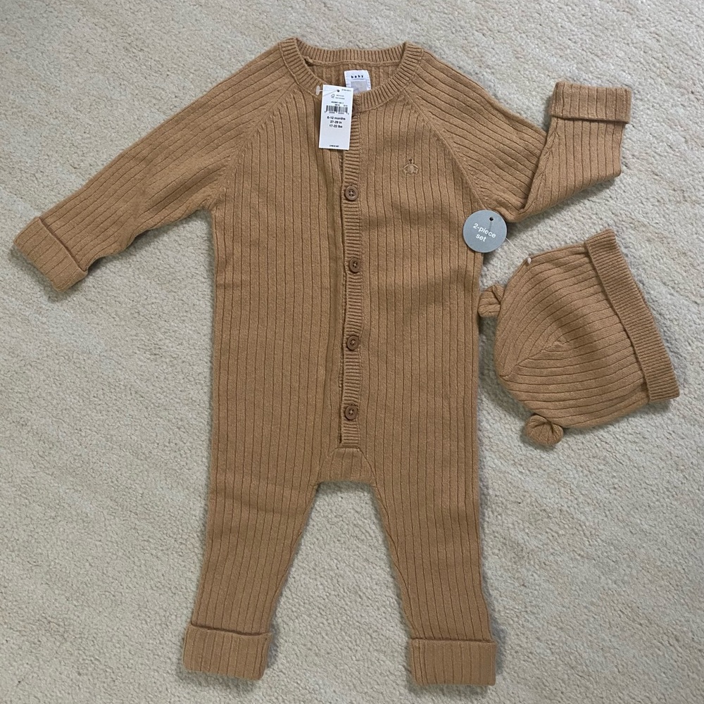 **SOLD** GAP, one-piece & matching hat 6-12 months